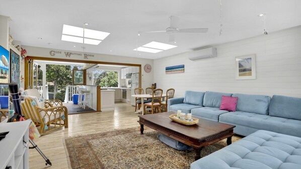 TV - Driftwood Cottage, TOP NOTCH (HAWKS NEST)