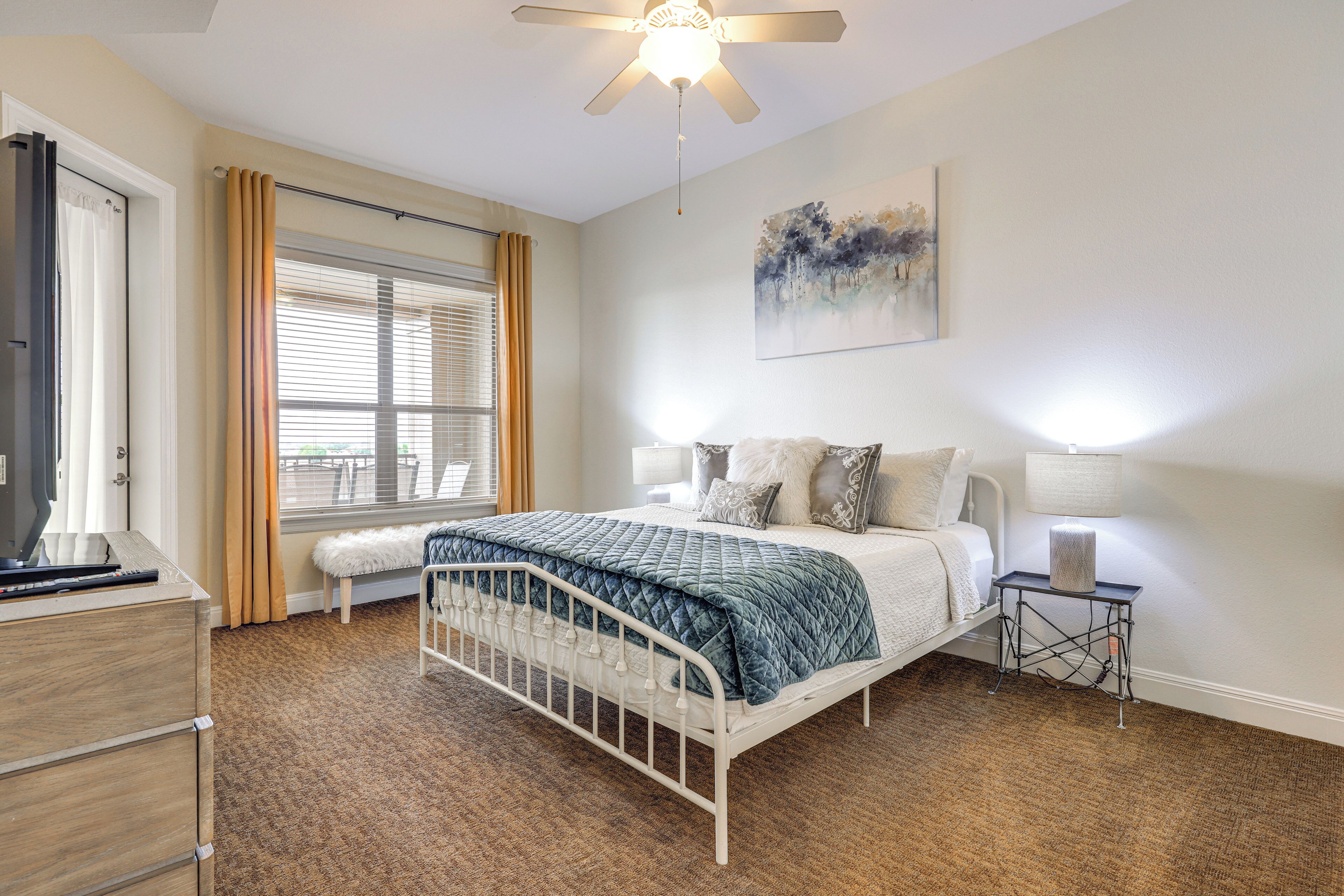 3 bedrooms, internet, bed sheets