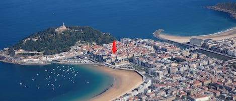 Una spiaggia nelle vicinanze