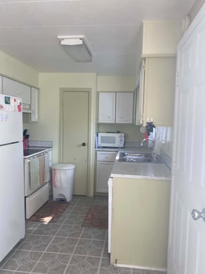 Coffee/tea maker, fridge, microwave, oven - 2bedroom 2 bath home with great amenities and location (Venice)