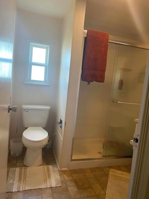 Towels, toilet paper - 2bedroom 2 bath home with great amenities  and location  (Venice)