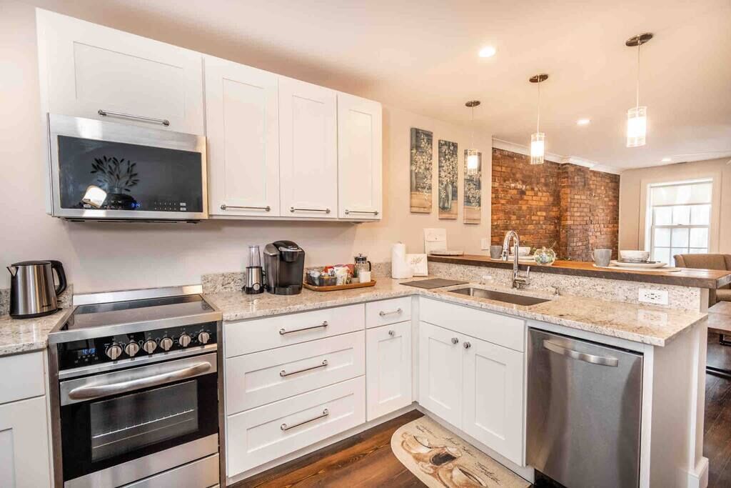 💎Luxury💎 Detroit Themed Apartment in Corktown!