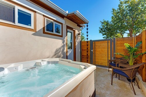 In Town Villas- Suite 6 |Private Hot Tub