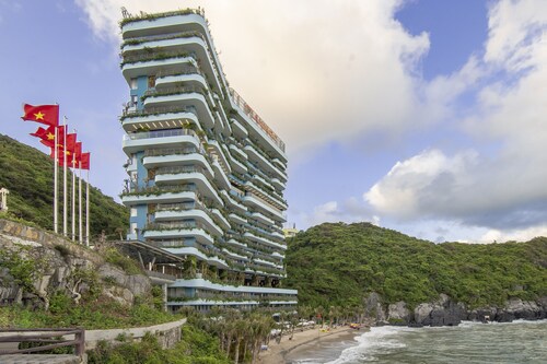 Wyndham Grand Flamingo Cat Ba