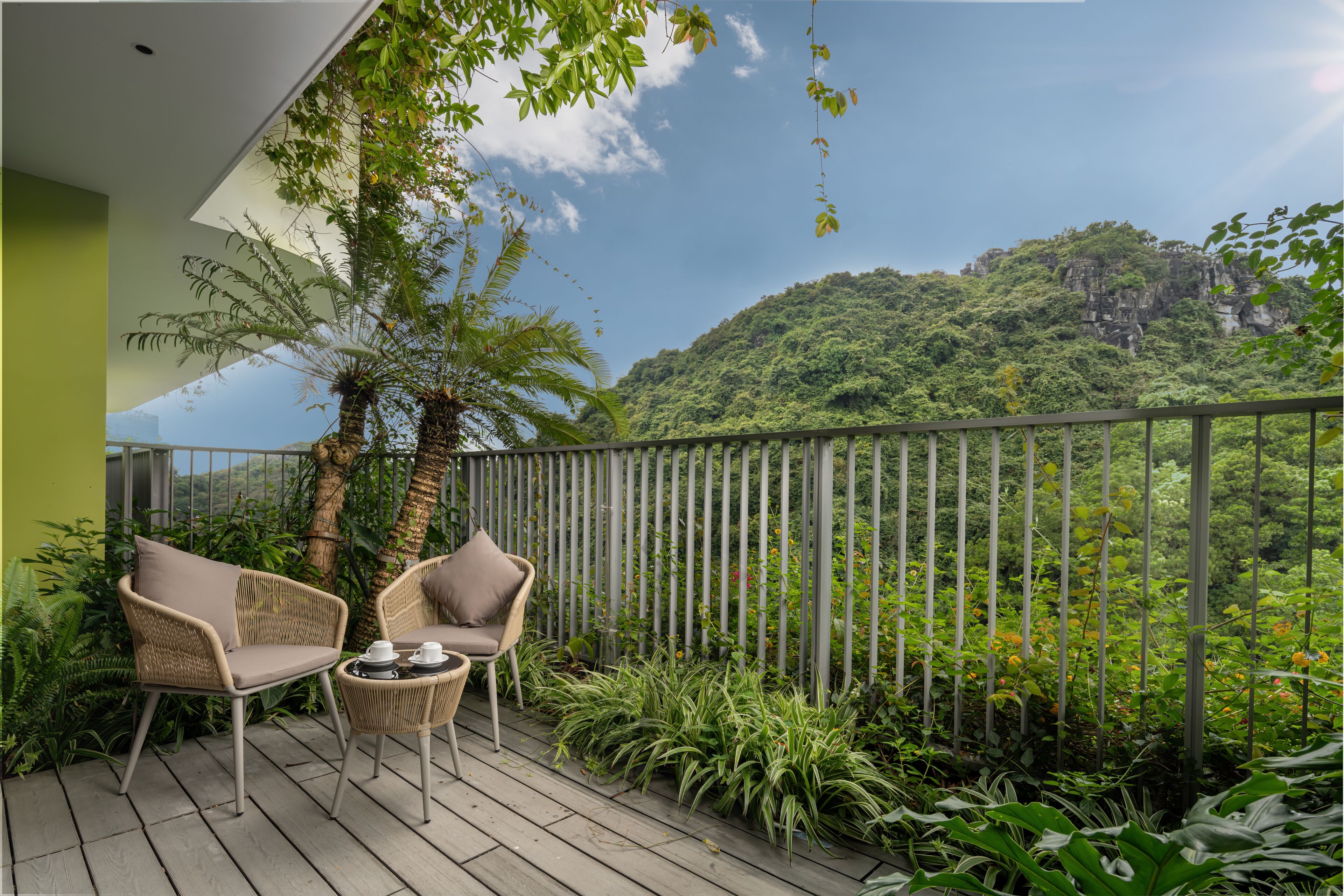 Premier-Zimmer, 1 Schlafzimmer (Mountain) | Daunenbettdecken, Minibar, Zimmersafe, individuell eingerichtet