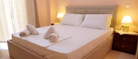 2 habitaciones, tabla de planchar con plancha, wifi y ropa de cama