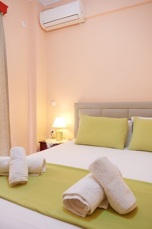 2 bedrooms, iron/ironing board, WiFi, bed sheets - Lovely 1-Bed Apartment in Sarandë (Sarande)