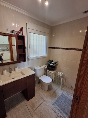 Shower, towels