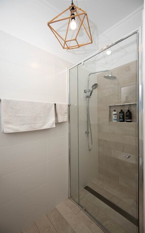Hair dryer, towels - High View Haven - Ocean views, right by the beach (Surf Beach)