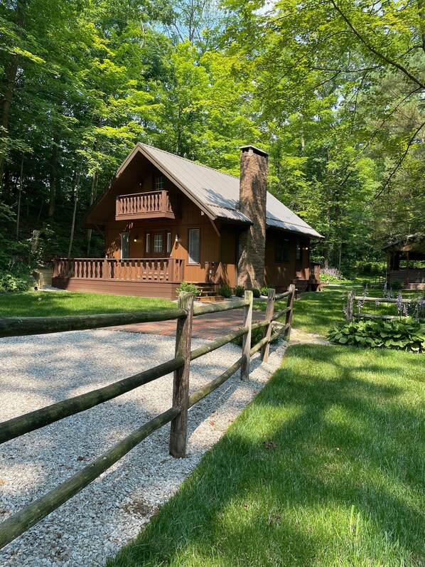 Exterior - Two bedroom Cottage in a peaceful setting - Reasonable distance to Hocking Hills (Amanda)