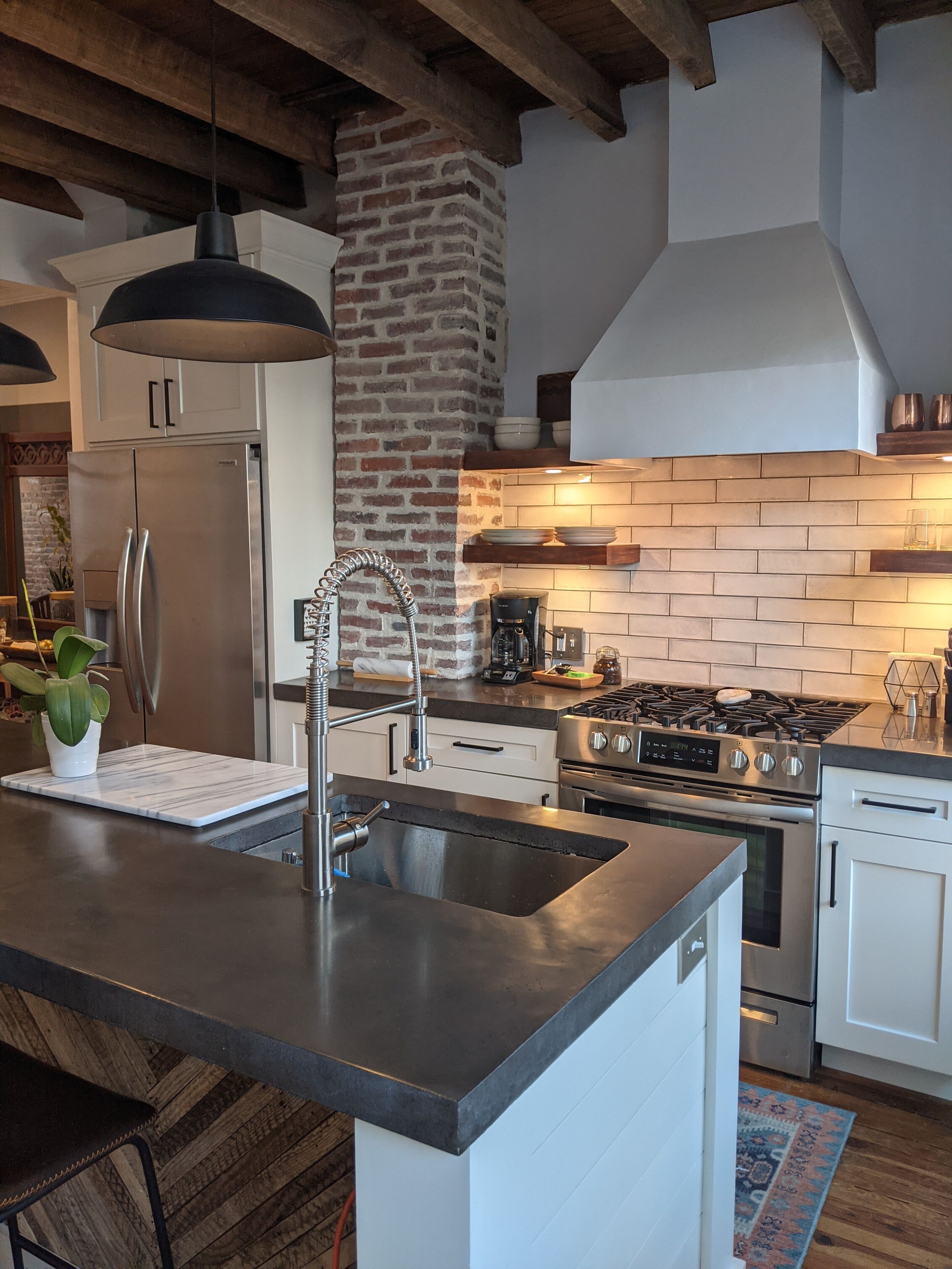 Renovated Baltimore Rowhome for Professionals 