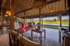 Villa, 3 Bedrooms, Smoking, Private Pool | Dining