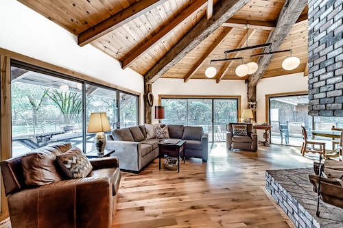 Cabin near the river with private pool, wood-burning fireplace & patio