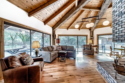 Cabin near the river with private pool, wood-burning fireplace & patio