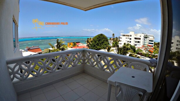 A balcony with a view of the ocean and buildings. - SEA VIEW APARTMENT CLOSE TO THE BEACH (San Andrés y Providencia)