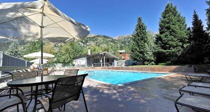 JHRL-Spacious townhome steps from Moose Creek charilift