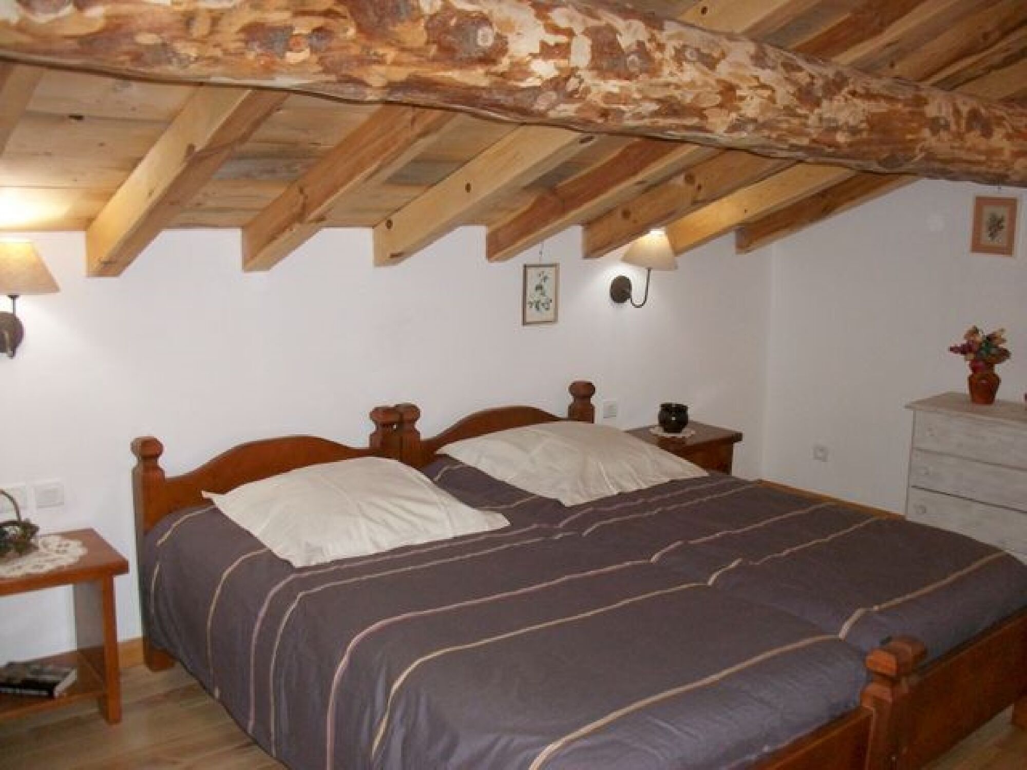 chambre 3 lits à l'étage dont 1 lit matrimonial