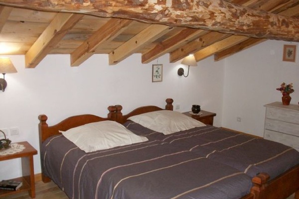 chambre 3 lits à l'étage dont 1 lit matrimonial