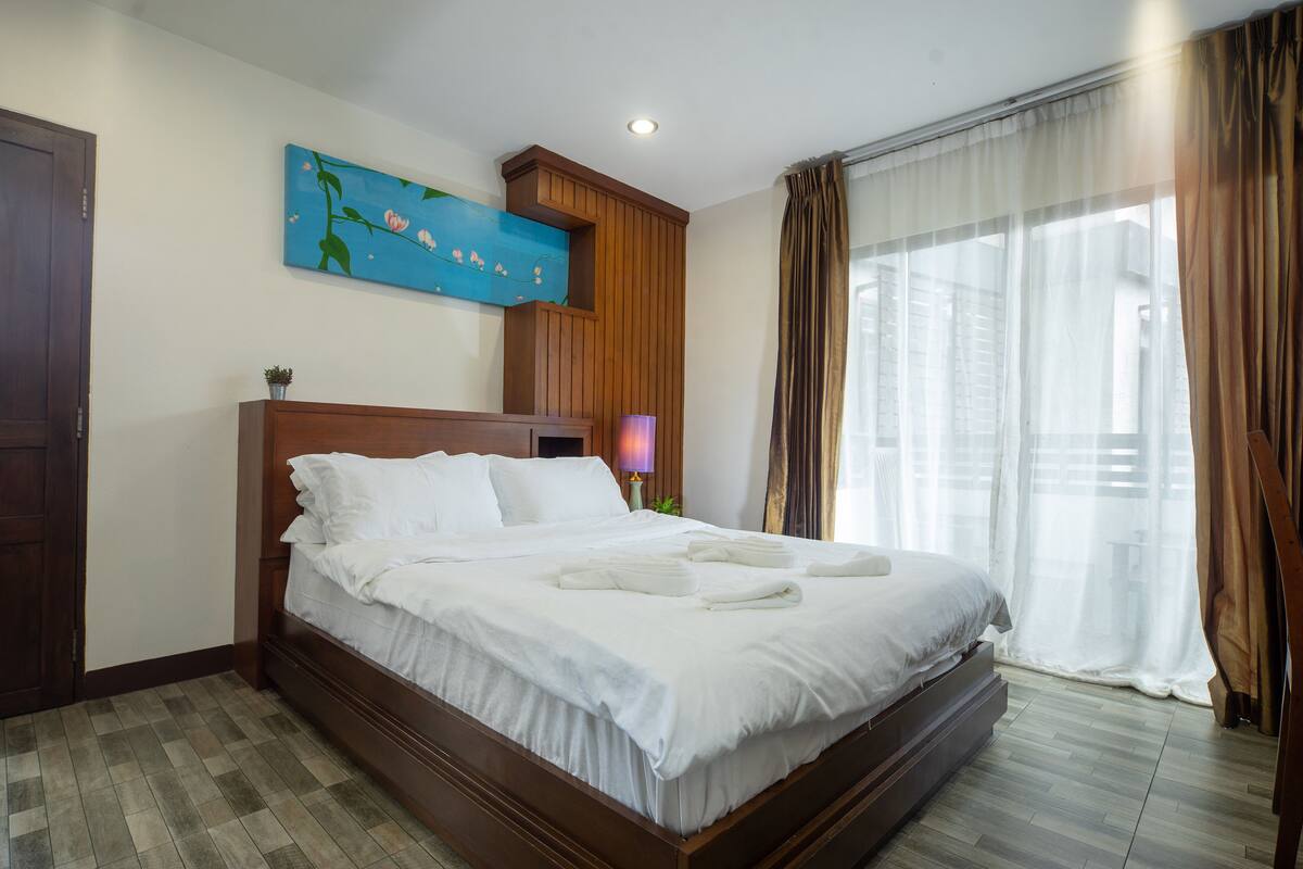 Superior Room, Balcony | Minibar, desk, laptop workspace, soundproofing