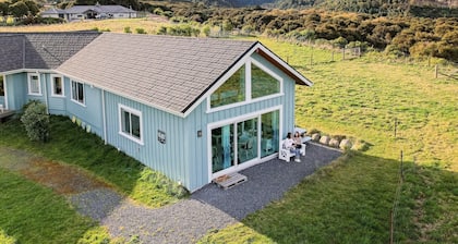 ‘White Caps’ - Entire Guest Studio - Loft bed with Ocean & Mountain views