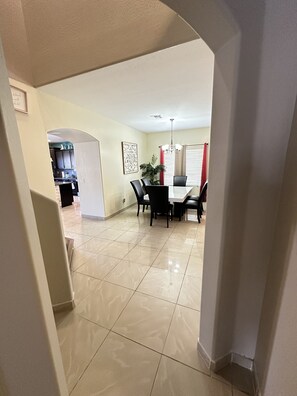 Dining - Big house with 7 rooms, 7 car parking, 7 min to freeway. (Buckeye)