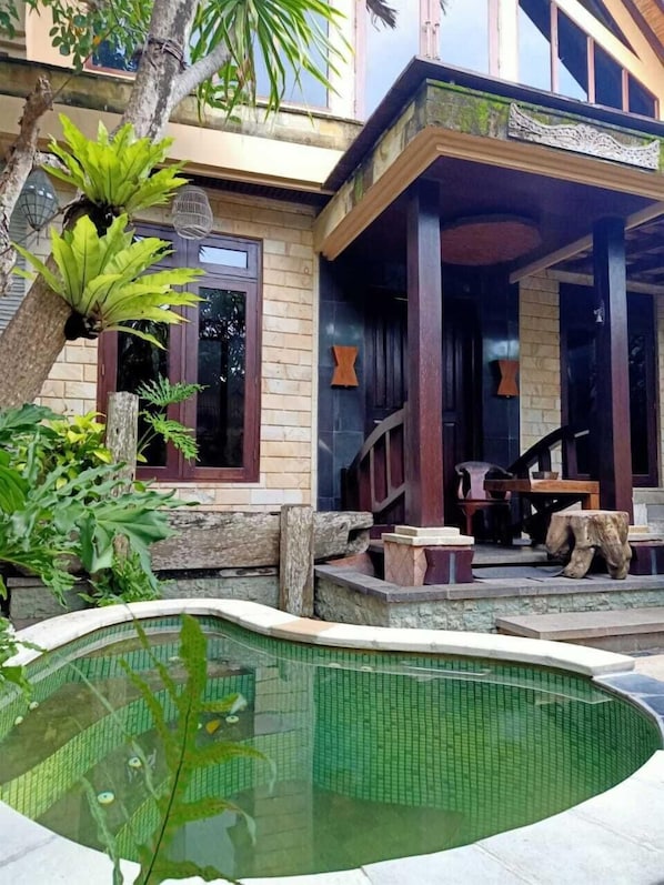 Kolam renang outdoor