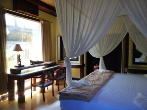 Desk, free WiFi - Villa Kania by WizZeLa (Nusa Dua)