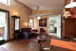 Fernseher, DVD-Player, Bücher