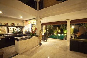 In-room dining - Harmony Villa Dua (Kerobokan)