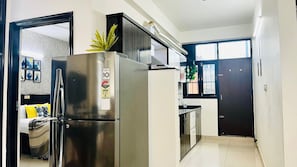 Kühlschrank, Mikrowelle, Wasserkocher