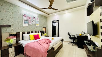 3 bedrooms, individually furnished, desk, laptop workspace