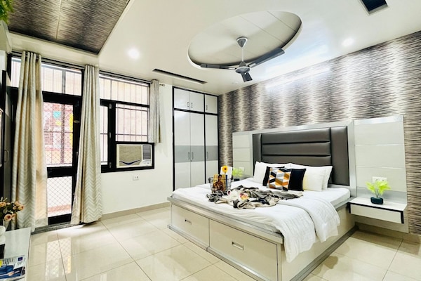 3 bedrooms, individually furnished, desk, laptop workspace