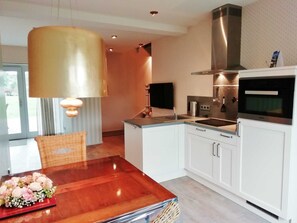 Refrigerador, microondas, horno y lavavajillas 