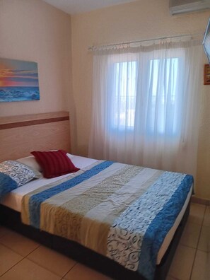 2 quartos, cofres nos quartos, ferros/tábuas de passar roupa