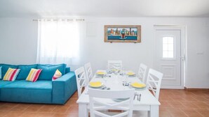 別墅 (Two-Bedroom with Pool and Terrace) | 房內用餐區