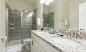 Hårføner og håndklær