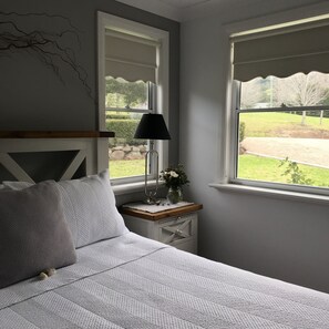 3 slaapkamers, een strijkplank/strijkijzer, gratis wifi, beddengoed