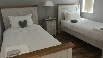 3 bedrooms, iron/ironing board, free WiFi, bed sheets