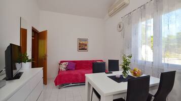 ์ํํธ (1 Bedroom Apt with Balcony - Lavander) | ๋ค์ด๋๋ฃธ