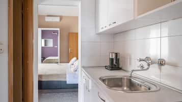 Apartment (Deluxe 1 Bedroom Apt with Balcony - W) | Eigene Küche | Kühlschrank