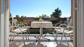 Apartment (Deluxe 1 Bedroom Apt with Balcony - W) | View from property