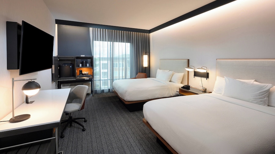 Courtyard by Marriott Charlotte Waverly