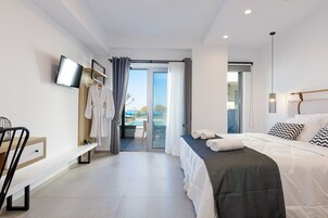 Suite, Accessible, Sea View | Peralatan tempat tidur premium, tilam berlapik