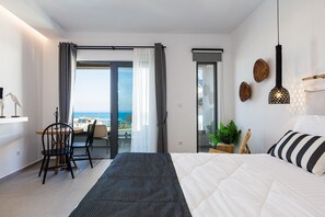 Suite, Sea View | 高档床上用品、加厚床垫、特色装修、特色家居