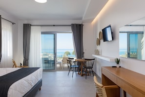 Suite, Sea View | Ylelliset vuodevaatteet, pillowtop-patjalliset sängyt