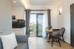 套房, 1 间卧室, 部分海景 | 客房景观