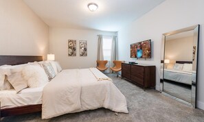 5 عدّة غرف نوم ومكواة/لوح كي وخدمة الإنترنت وملاءات أسرّة