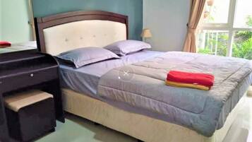 Biệt thự, 2 phòng ngủ | 2 phòng ngủ, bàn, bộ trải giường