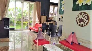 Biệt thự, 2 phòng ngủ | Phòng khách