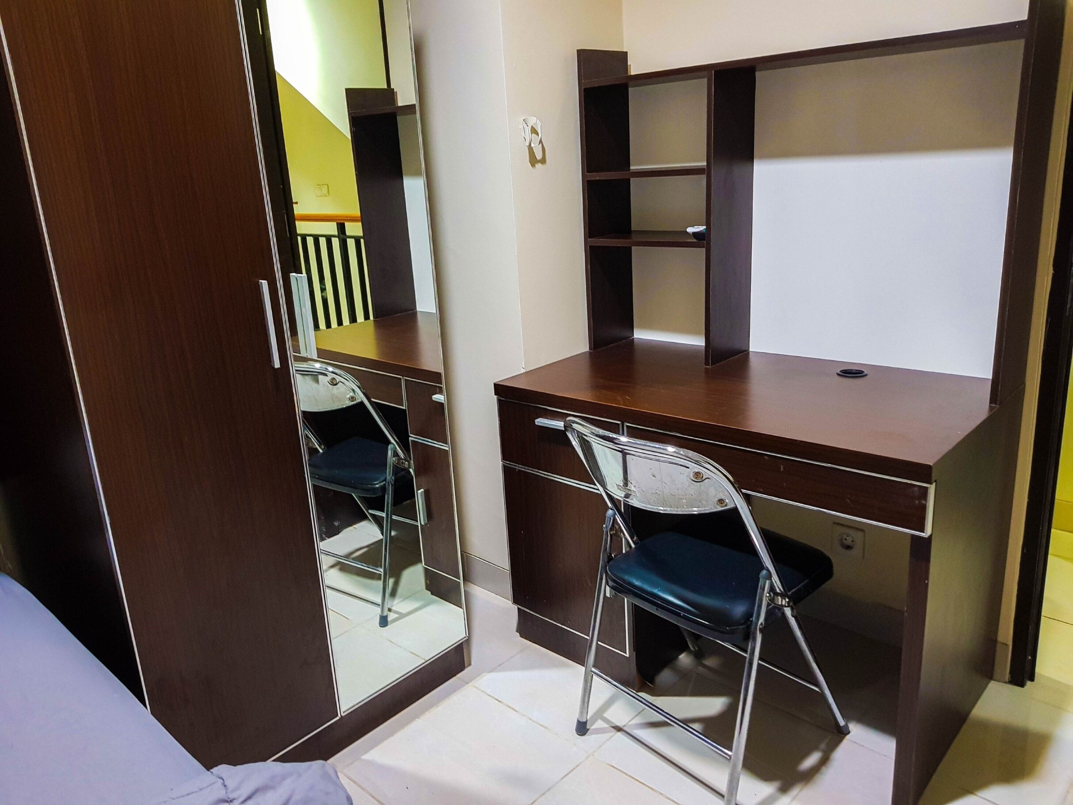 Desk, free WiFi